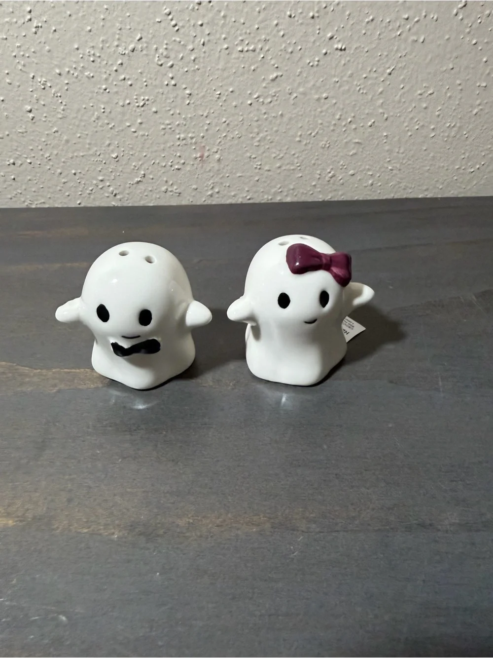White Ghost Salt and Pepper Shaker Set with Purple Bow NWT